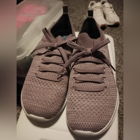 Skechers - Picture 1 of 3